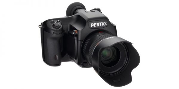 Pentax 645D 40MP Medium Format DSLR Camera1